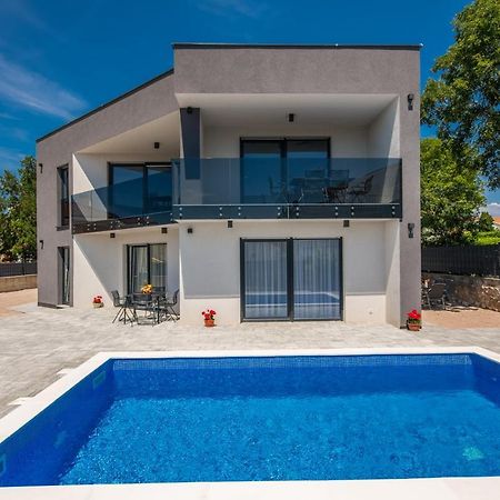Apartments Villa "Aurea" With Pool Krk Town Eksteriør bilde