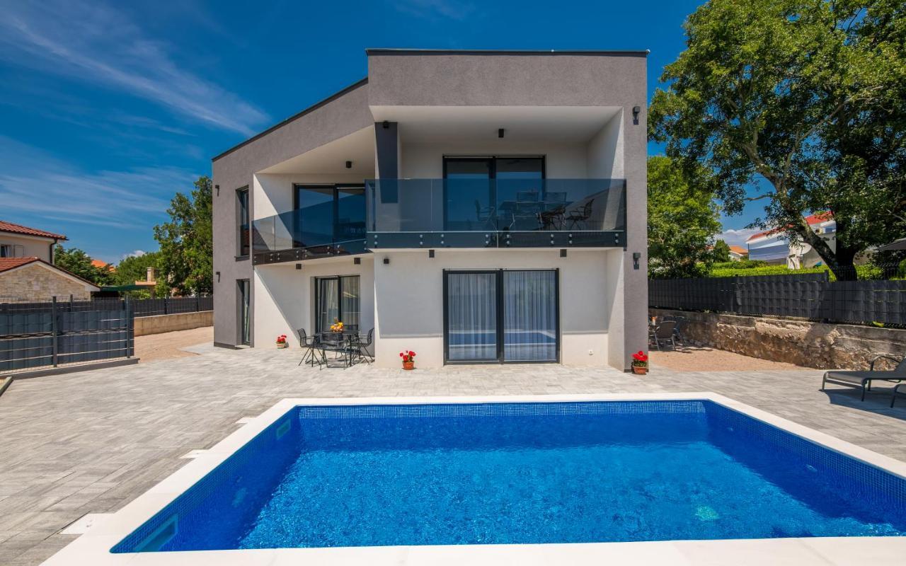 Apartments Villa "Aurea" With Pool Krk Town Eksteriør bilde