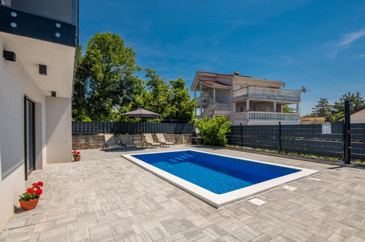 Apartments Villa "Aurea" With Pool Krk Town Eksteriør bilde