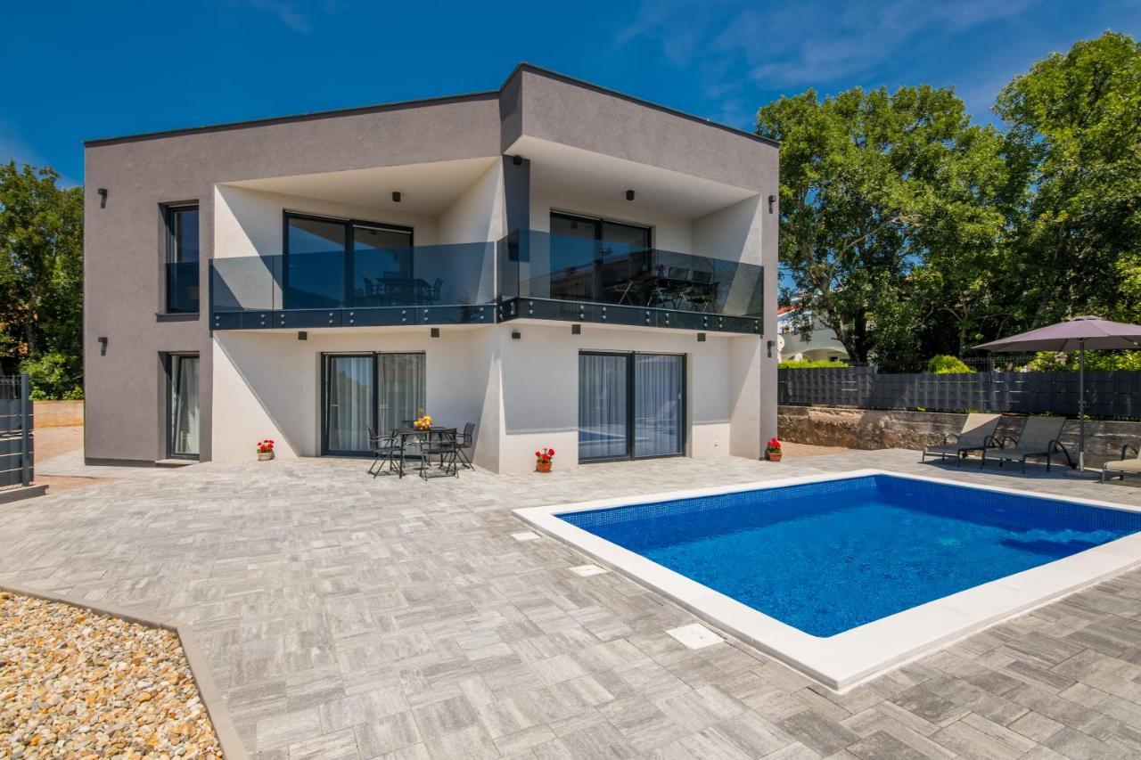 Apartments Villa "Aurea" With Pool Krk Town Eksteriør bilde