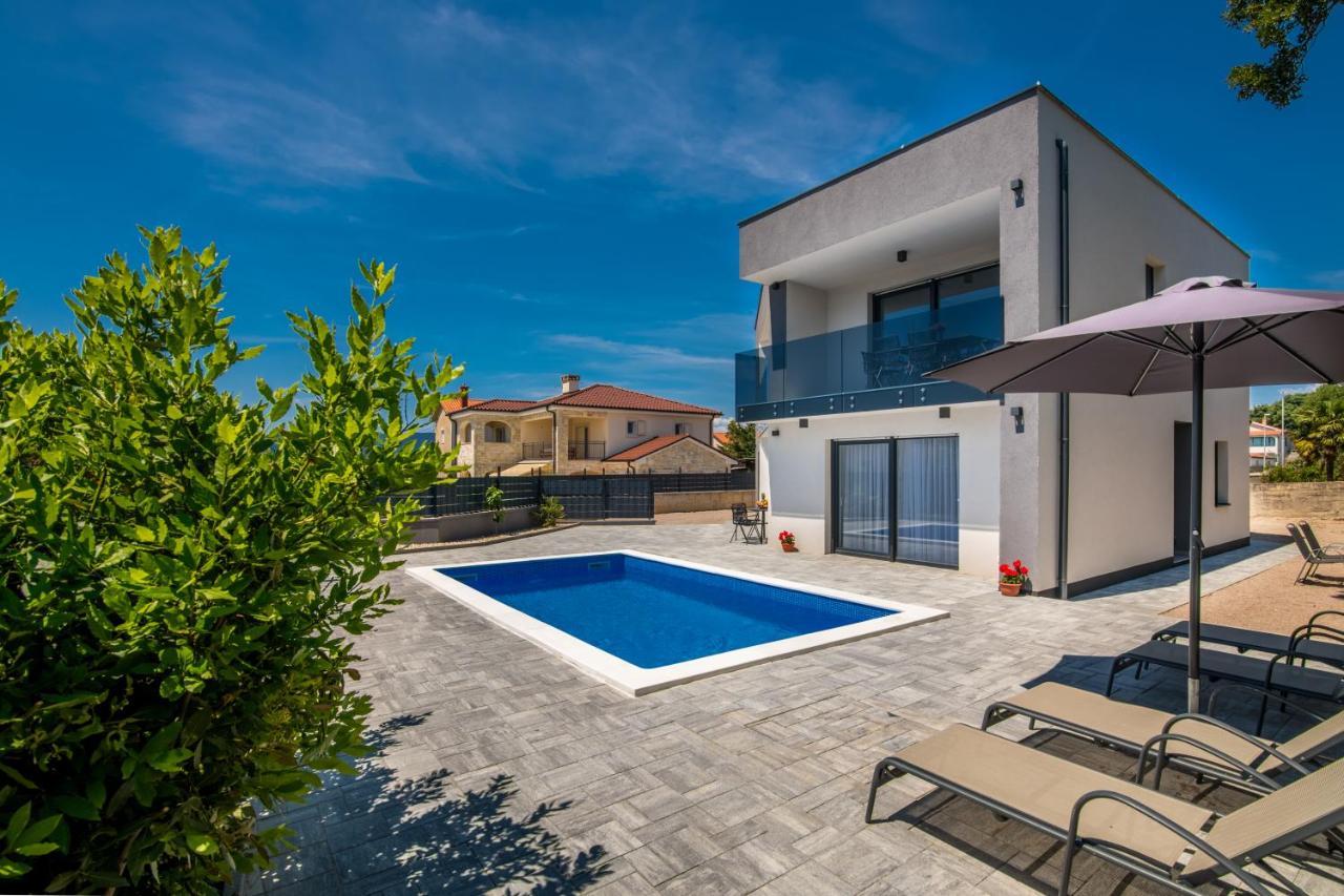 Apartments Villa "Aurea" With Pool Krk Town Eksteriør bilde