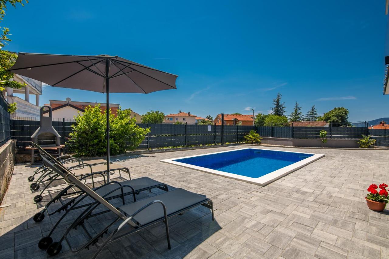 Apartments Villa "Aurea" With Pool Krk Town Eksteriør bilde