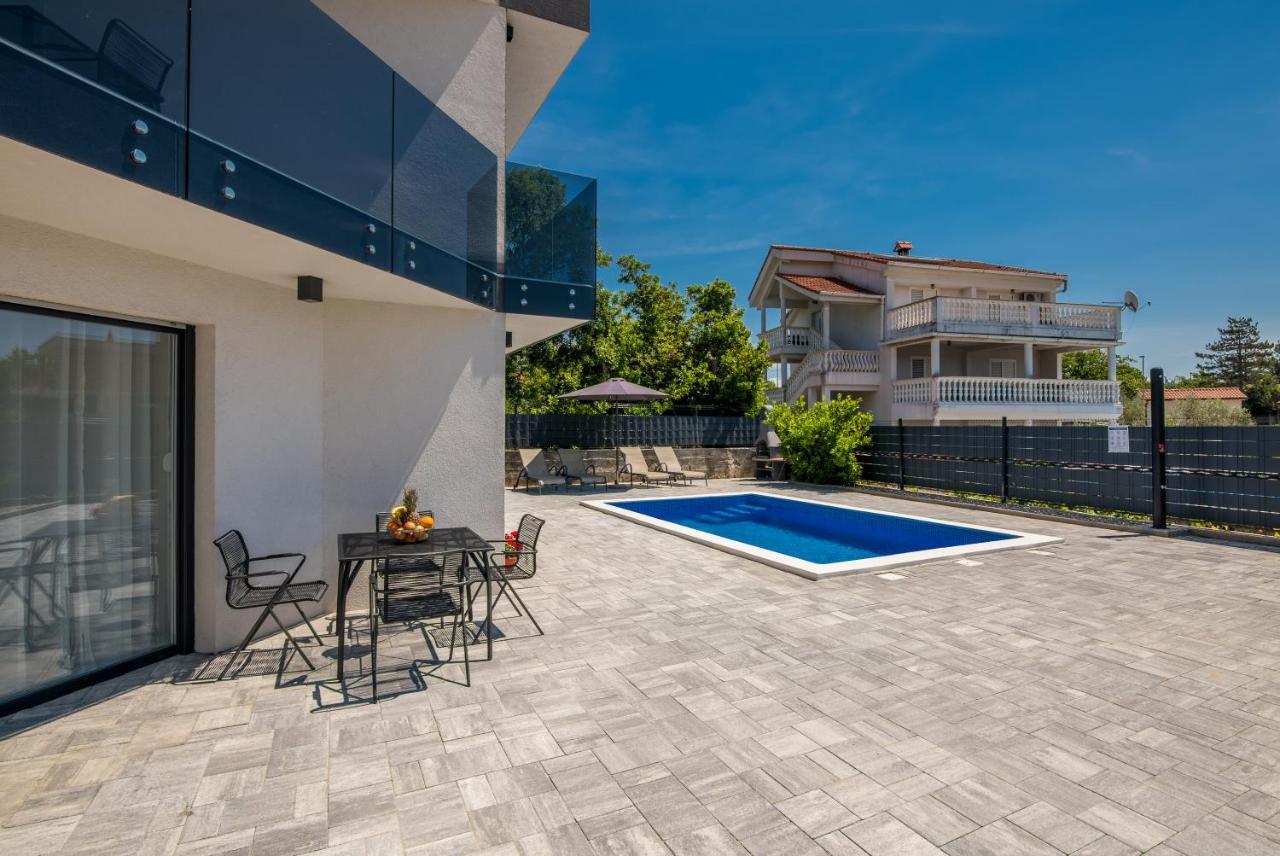 Apartments Villa "Aurea" With Pool Krk Town Eksteriør bilde