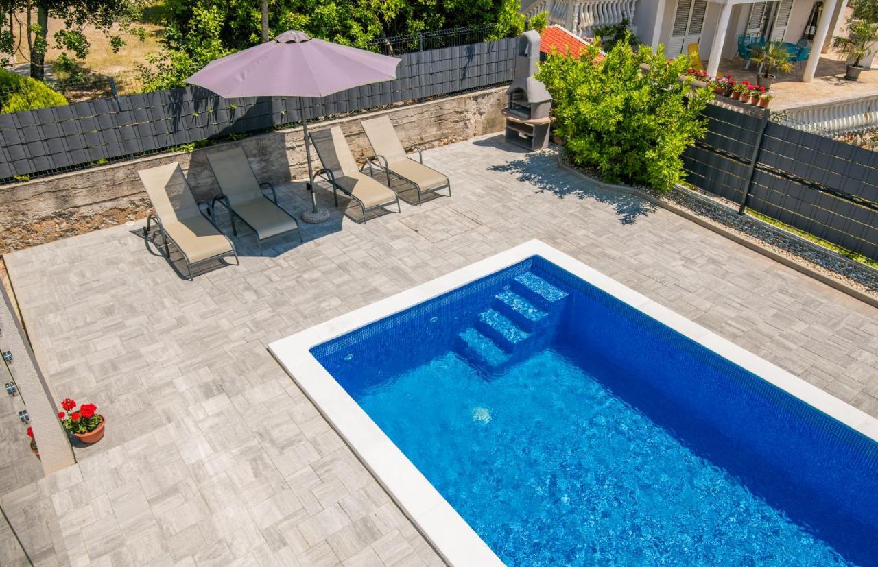 Apartments Villa "Aurea" With Pool Krk Town Eksteriør bilde