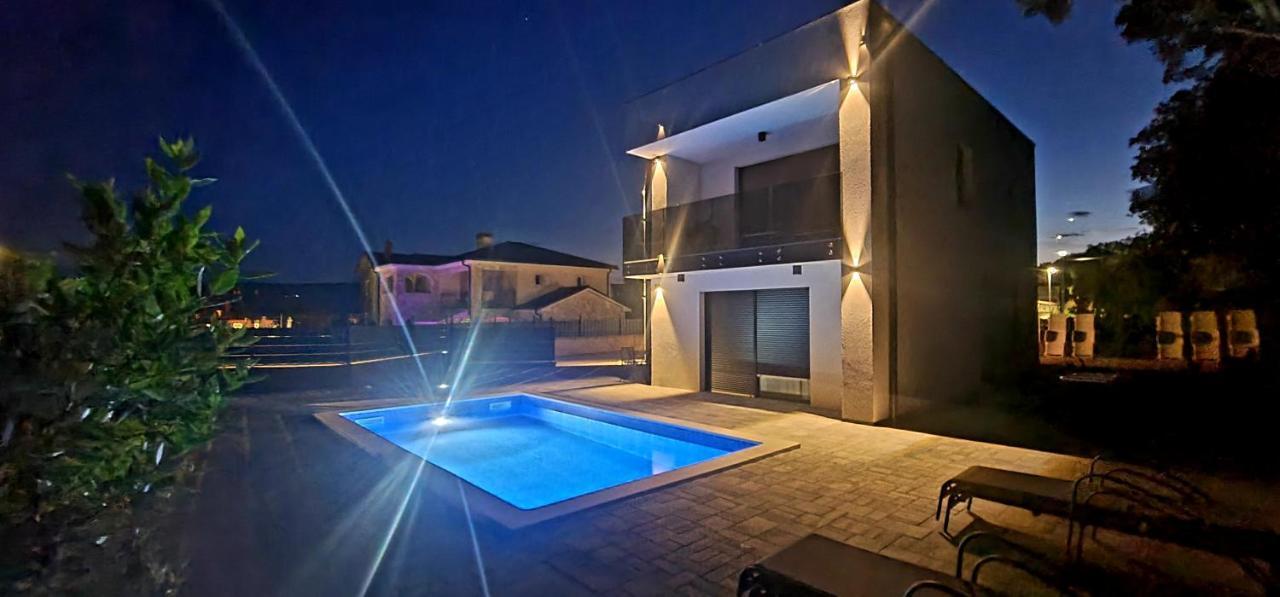 Apartments Villa "Aurea" With Pool Krk Town Eksteriør bilde