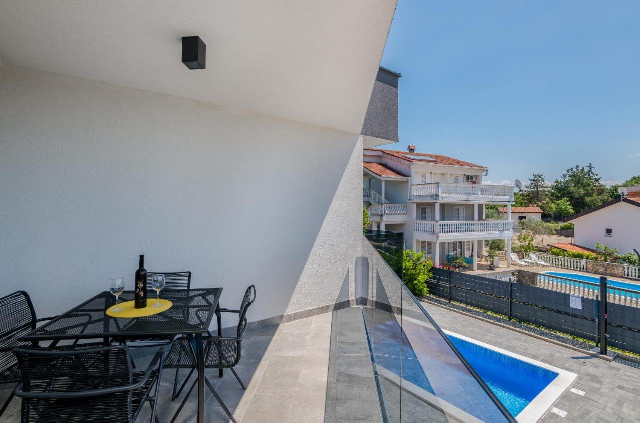 Apartments Villa "Aurea" With Pool Krk Town Eksteriør bilde