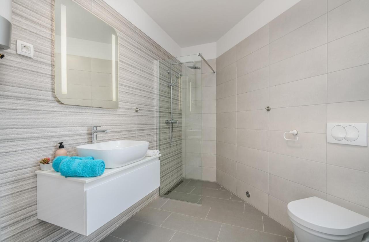 Apartments Villa "Aurea" With Pool Krk Town Eksteriør bilde