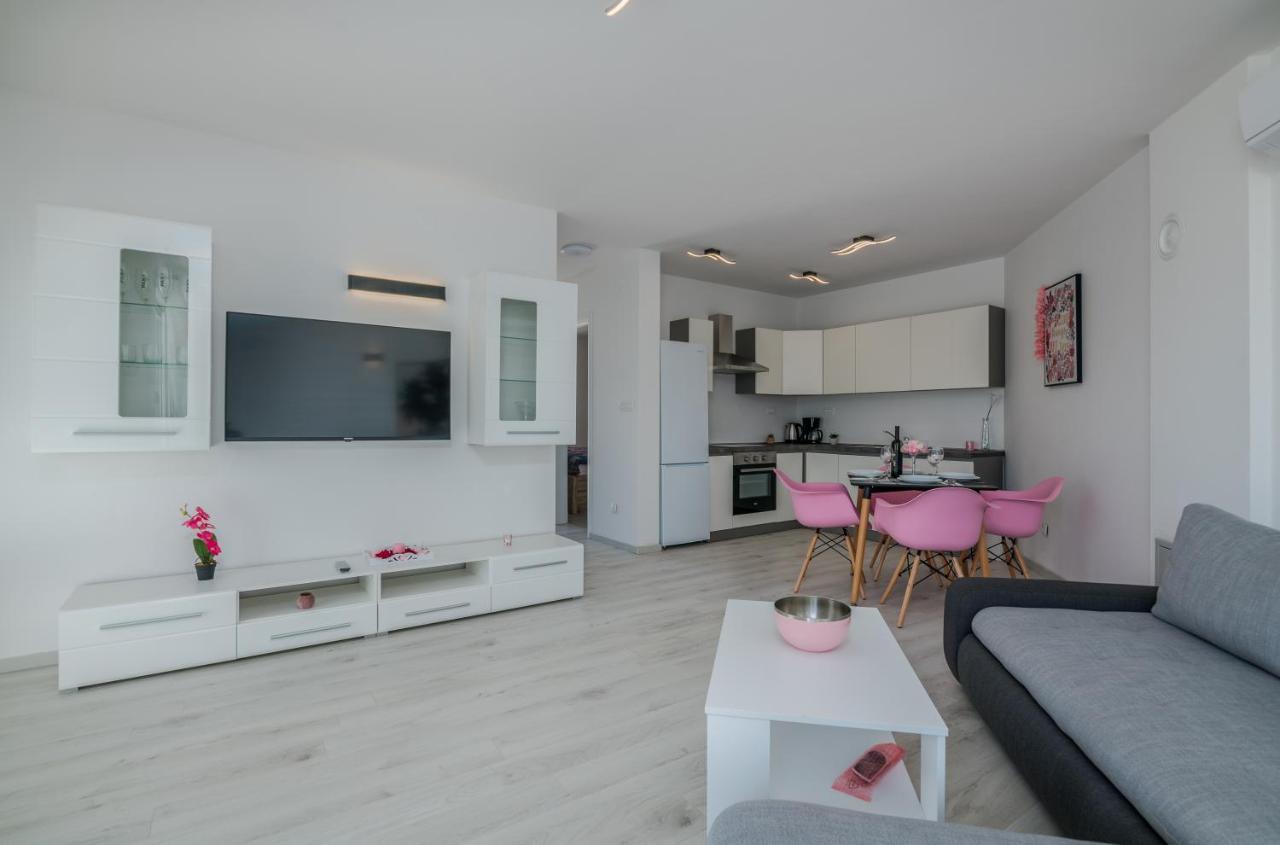 Apartments Villa "Aurea" With Pool Krk Town Eksteriør bilde