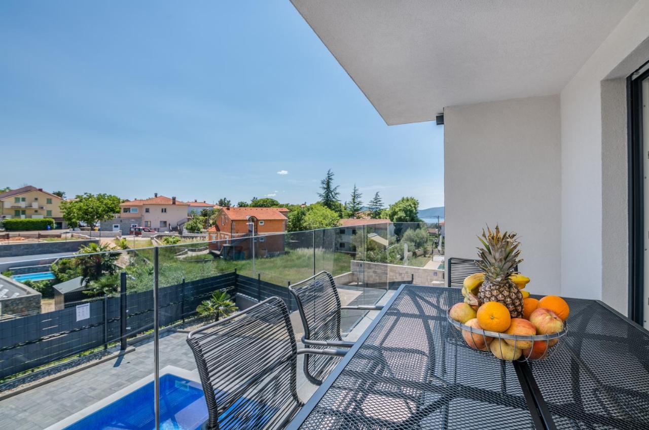 Apartments Villa "Aurea" With Pool Krk Town Eksteriør bilde