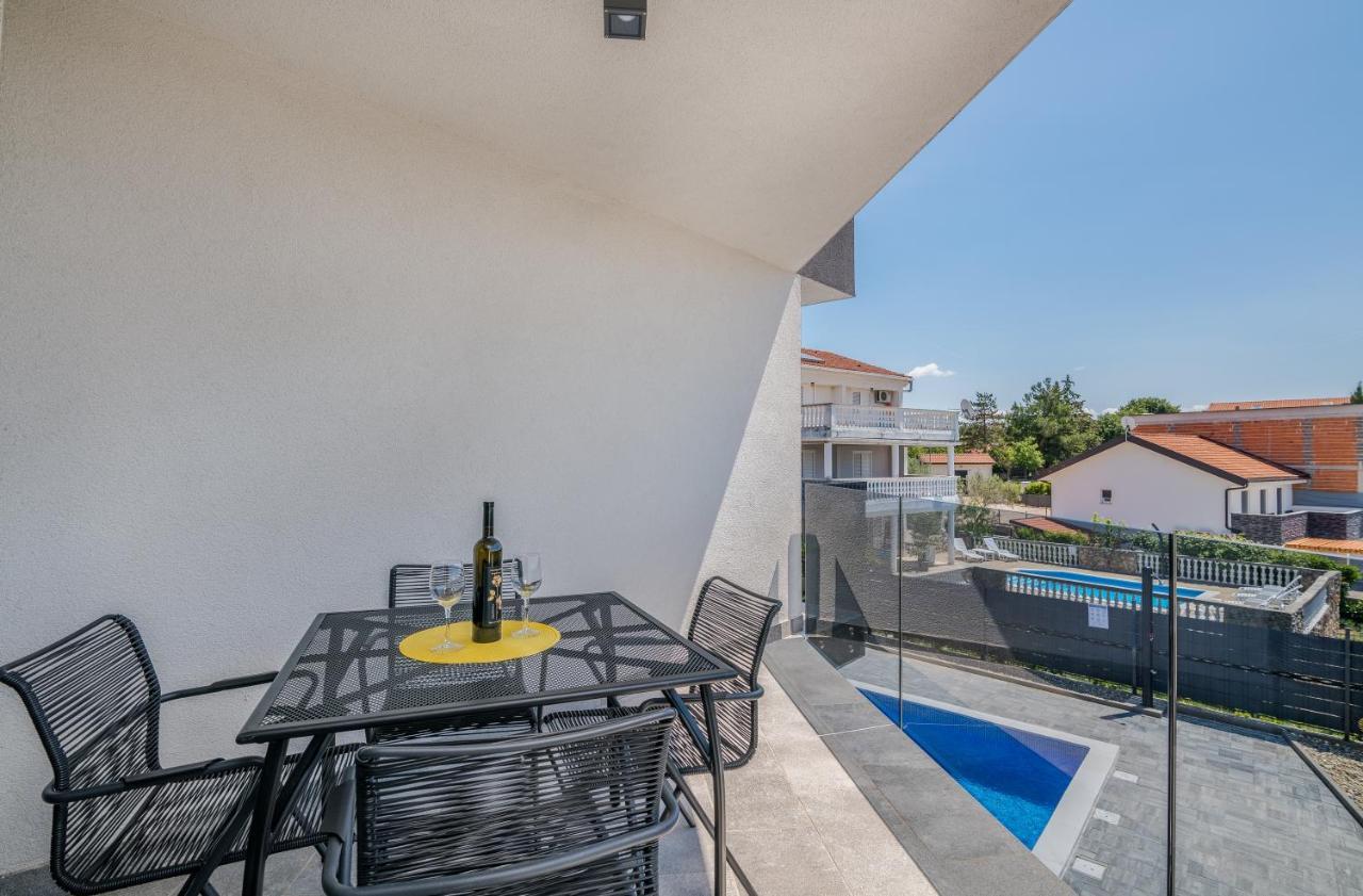 Apartments Villa "Aurea" With Pool Krk Town Eksteriør bilde