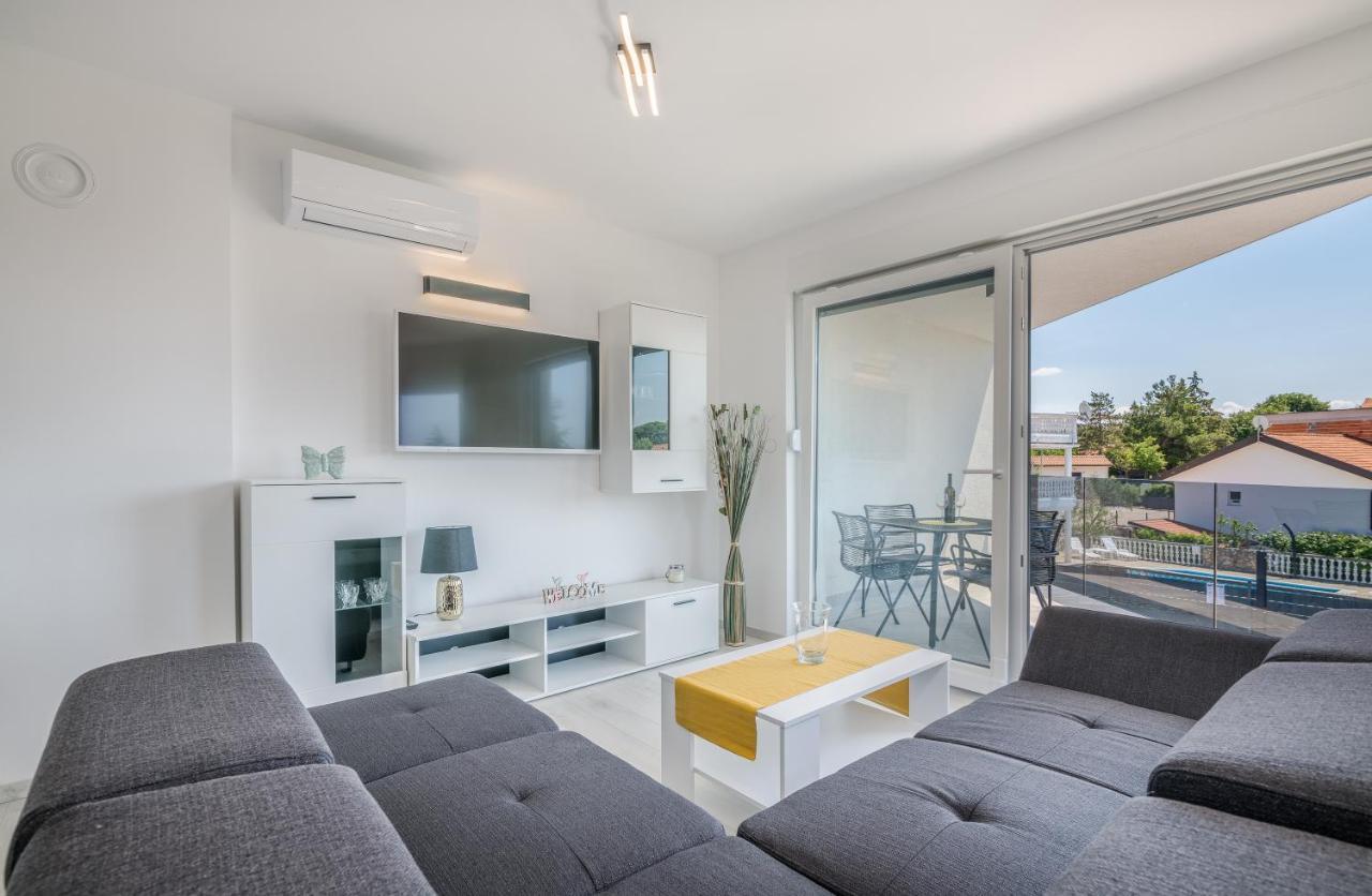 Apartments Villa "Aurea" With Pool Krk Town Eksteriør bilde