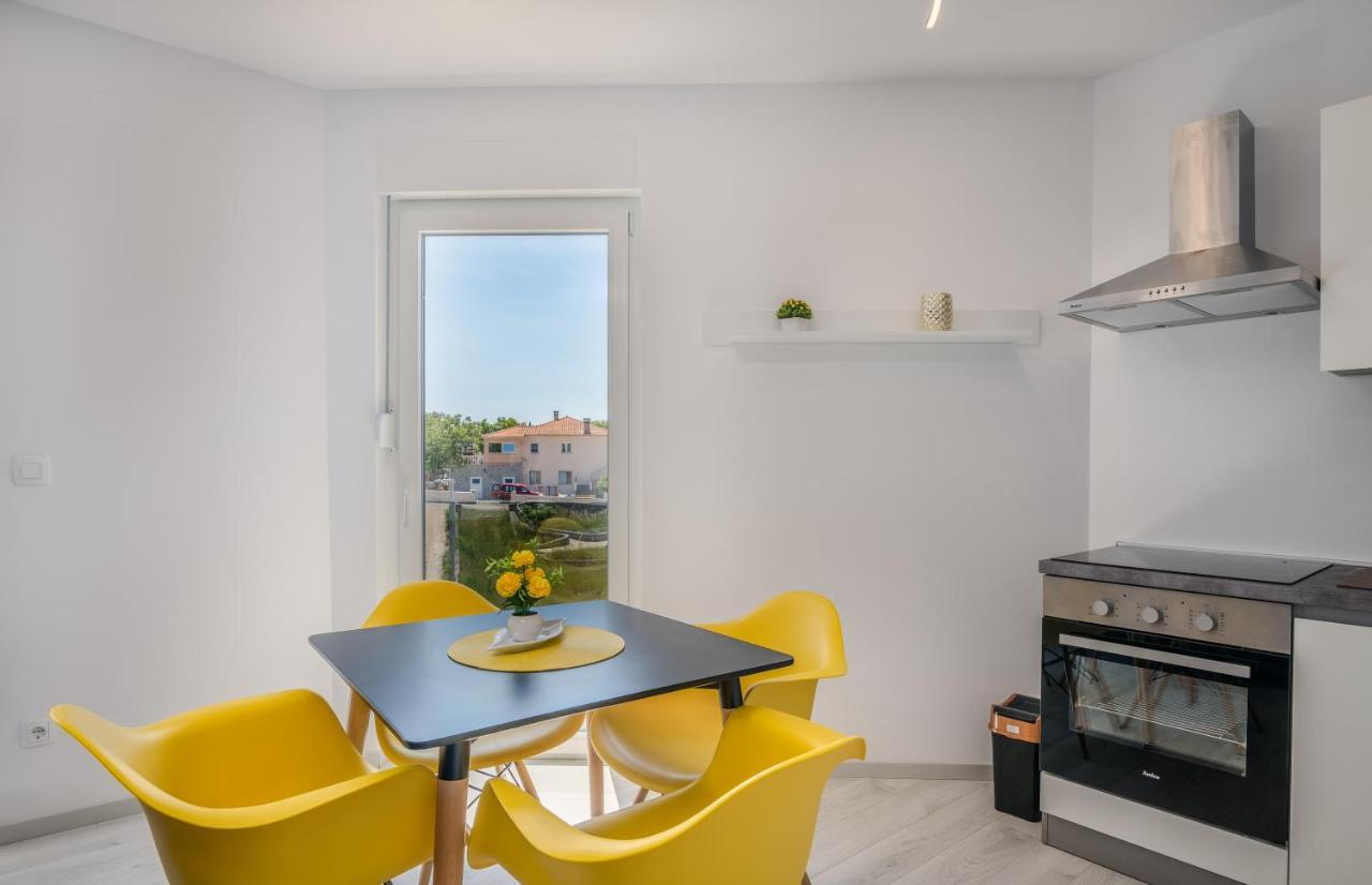 Apartments Villa "Aurea" With Pool Krk Town Eksteriør bilde