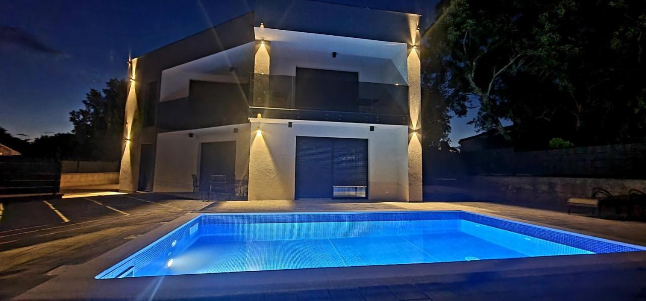 Apartments Villa "Aurea" With Pool Krk Town Eksteriør bilde