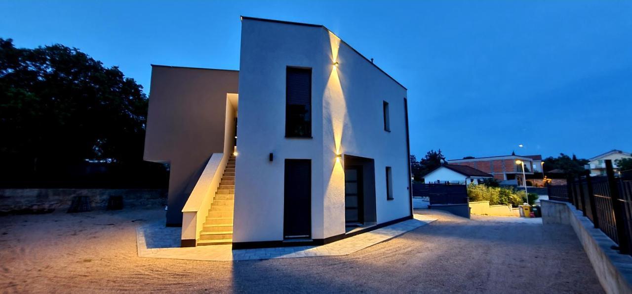 Apartments Villa "Aurea" With Pool Krk Town Eksteriør bilde